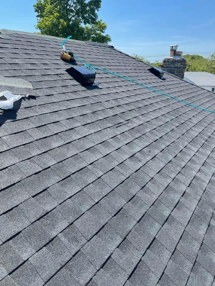 Refugios Roofing & Siding LLC Image